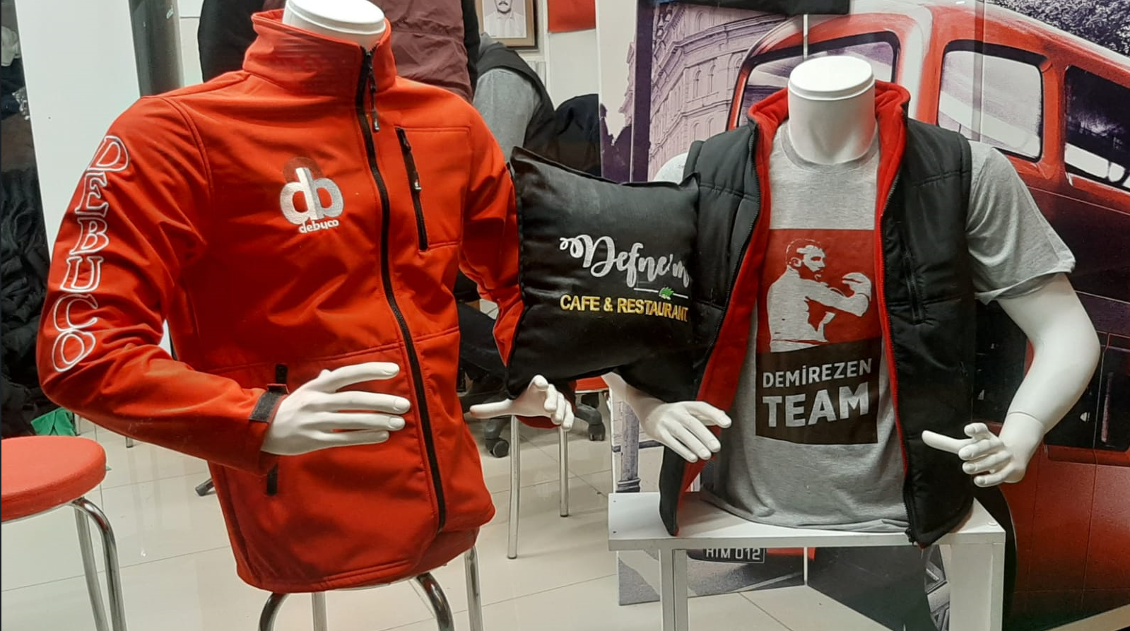 Baskılı siyah tişört